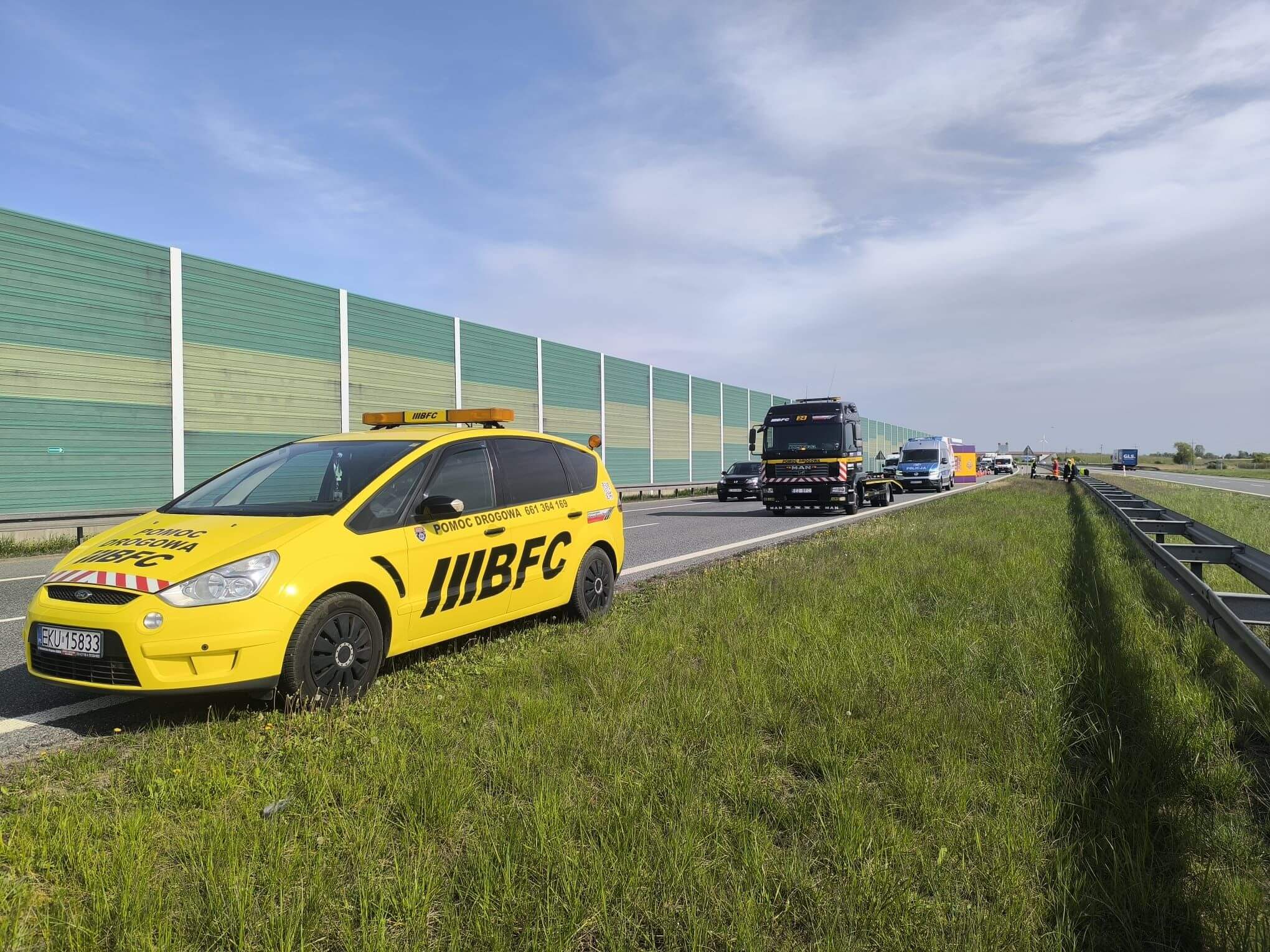 Holowanie na lince na autostradzie przepisy mandaty